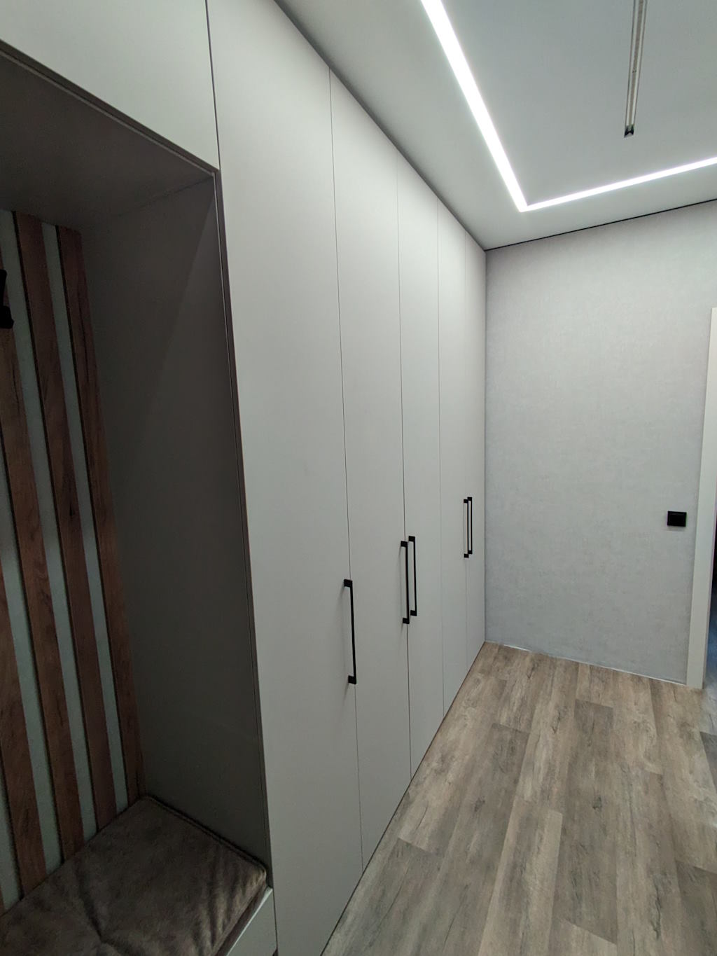 Прихожая с вешалкой на заказ